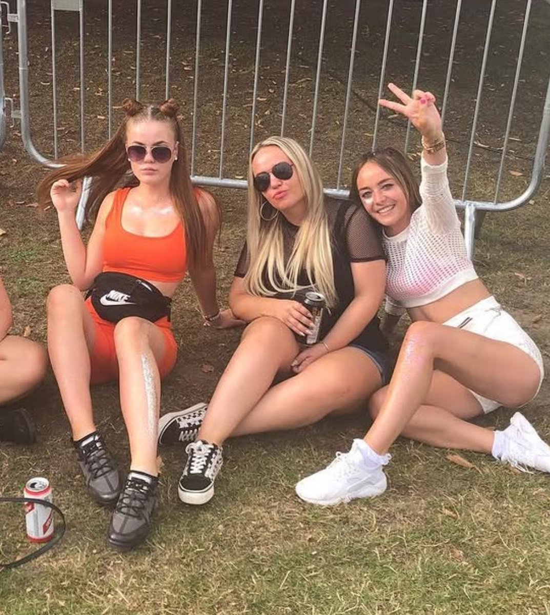 Legzagogo's tweet photo. more chavs https://t.co/k2nJ5TDPtd