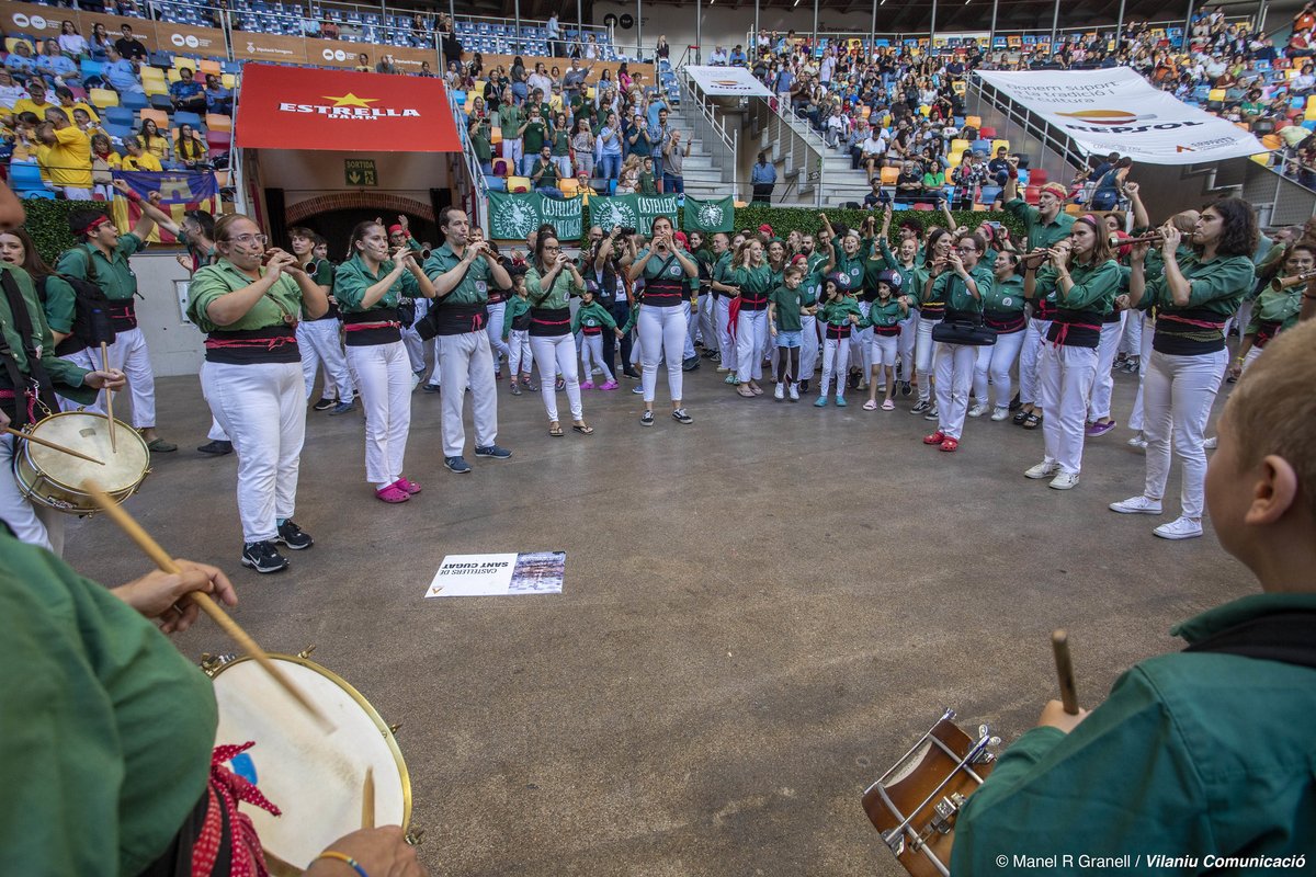 concurscastells's tweet photo. 🥁 Convocat el VI Concurs de grups de #grallers de les colles castelleres '26.

La voluntat és valorar la feina que es fa per aconseguir que el so de les gralles i timbals soni cada vegada amb més dignitat i fidelitat als orígens.

👉  https://t.co/Edo1oQxvQT

#ConcursTGN2026 https://t.co/wwqmXcidlZ