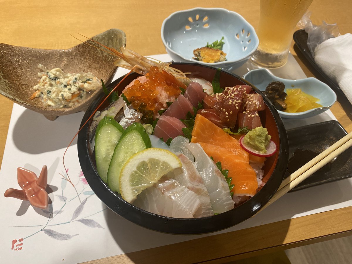 MayuNazonko's tweet photo. 雨続きで大変だったけどやたらめったら美味しいシルバーウィークでした
もうすぐ友達の結婚式だし痩せな…… https://t.co/6ianpQhLah