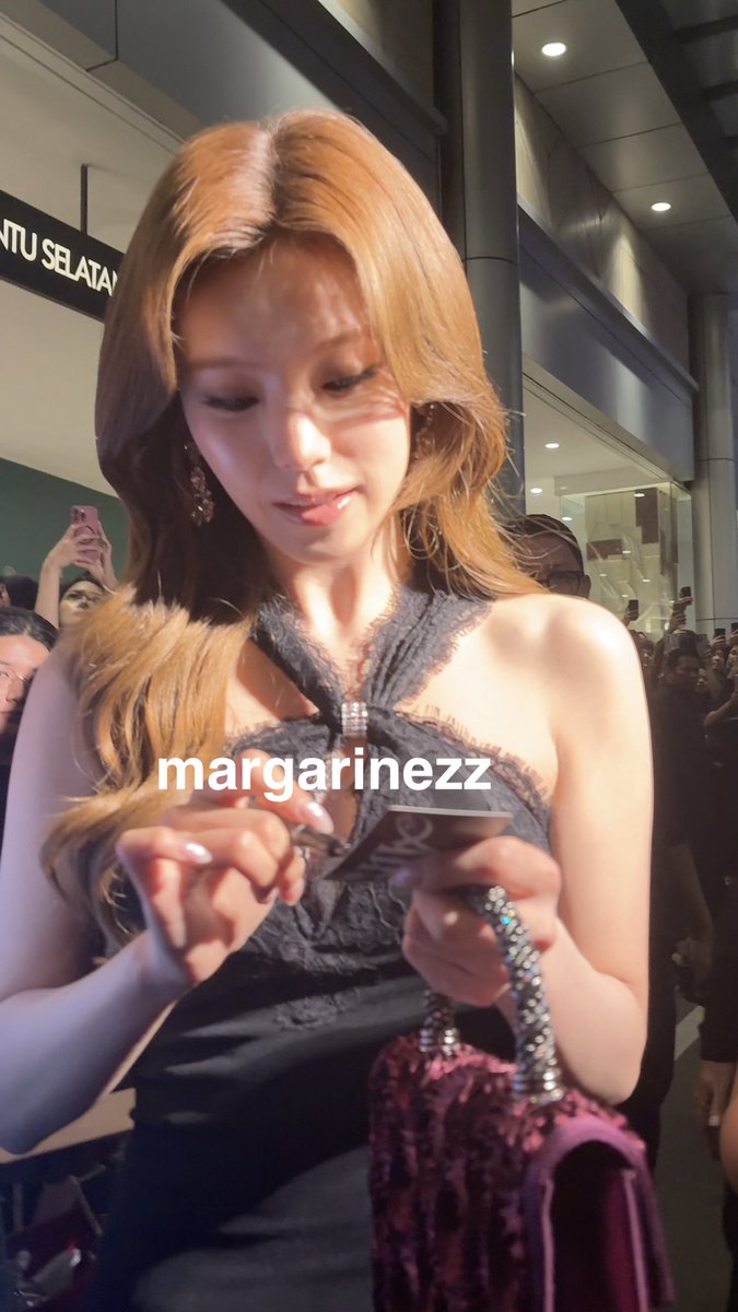 margarinezz's tweet photo. thank you princess😭💗💗

SEJUTA PESONA YEJI x ROGER VIVIER
#YEJIxRogerVivierIndonesia https://t.co/xUET9Vbdzn
