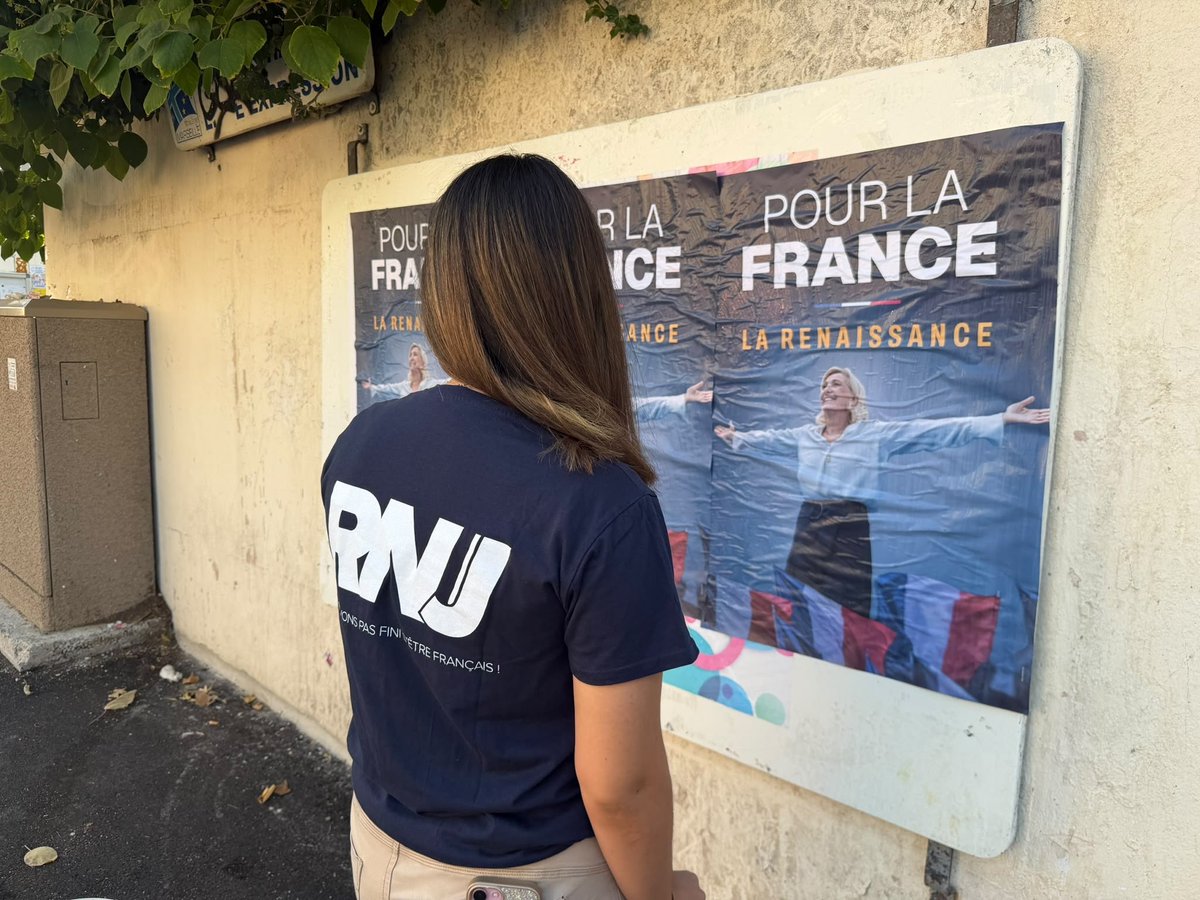 RNational13's tweet photo. Les militants du RN et du RNJ des 11ème et 12eme arrondissements de Marseille toujours mobilisés pour porter la voix de @MLP_officiel ! https://t.co/vnIVkuSdaN