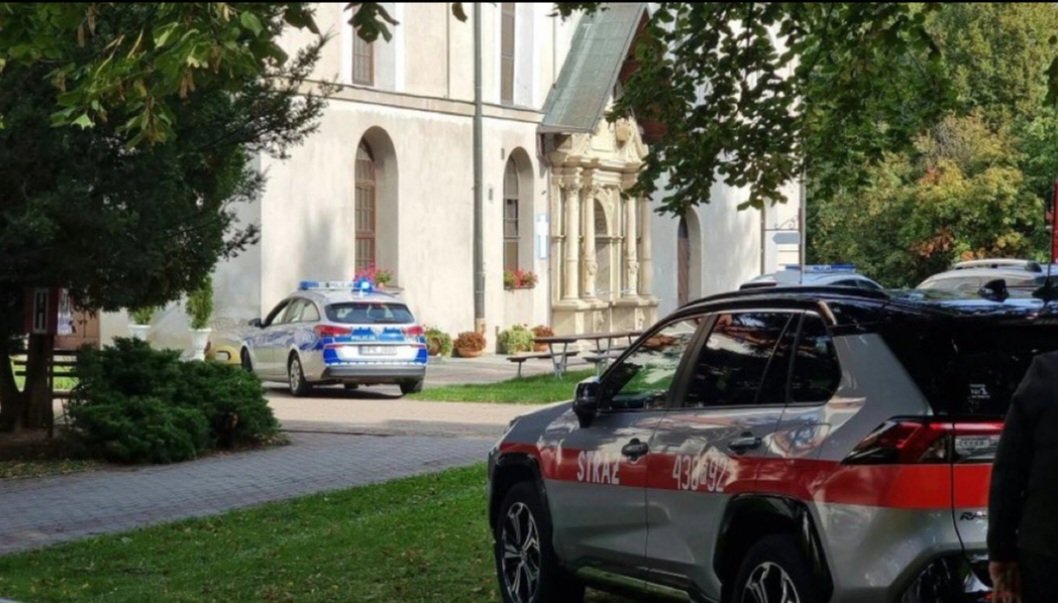 snnfinalnd's tweet photo. Two priests were fatally stabbed and one was left in serious condition at a Catholic convent in Jarosław, south-eastern Poland. A 31-year-old Ukrainian man is the suspect. #Poland #snnfinland https://t.co/mDHEBqS9qk