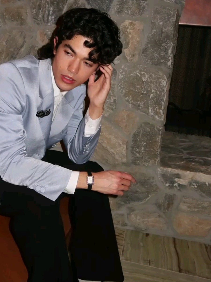 folkovers's tweet photo. me when i’m the coolest boy in the whole world https://t.co/3yxXtnU71J