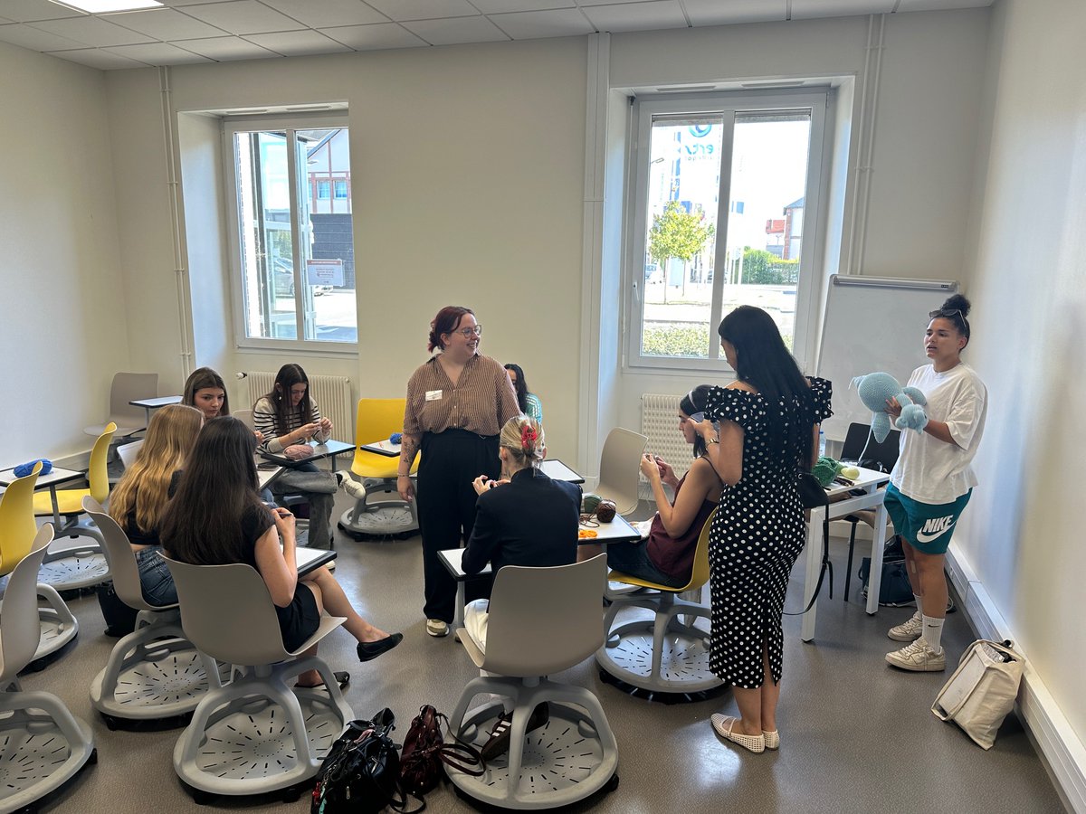 INSPECVL's tweet photo. 🤝Le 15/09, c'était matinée d'intégration à Chartres !

♟️L'APC y a proposé activités manuelles (dessin et crochet), jeux de société et ateliers sportifs. Les étudiants ont ensuite participé aux compétitions sportives et soirée étudiante proposées par le Chartres Campus Fest. https://t.co/oUtfgQ081G