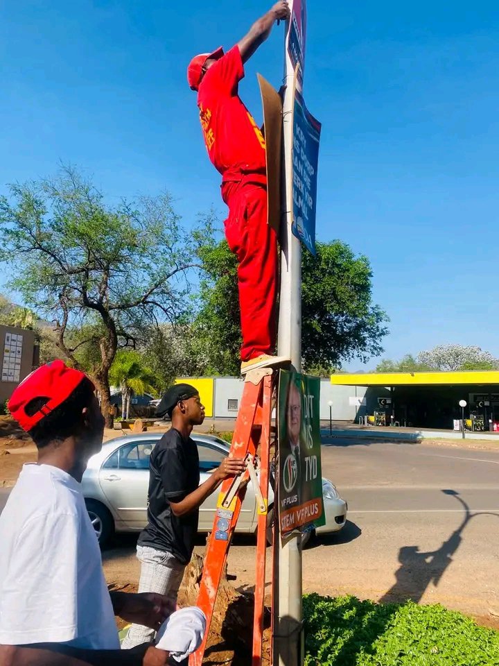 TSetabela52515's tweet photo. ♦️In Pictures♦️

WARD 02  DOING ORGANIZATIONAL WORK!!

The ward 02 Postering Team together with the EFF Councillor Candidate Kimberley George Mokhatshane are currently on the ground executing the organizational mandate.

The ground is fertile and the victory of the EFF is certain

#VoteEFF
#victoryordeath
🔴⚫️🟢