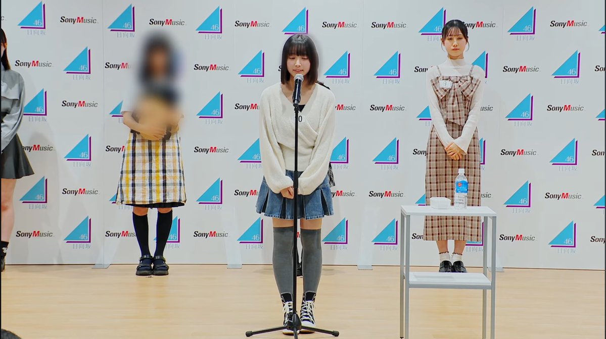 hinatadehammoc0's tweet photo. 大野愛実ちゃんが日向坂のオーディションにニーハイ履いてたのって、日向坂46と言えばニーハイだからかな？ https://t.co/WxxatP4rVR