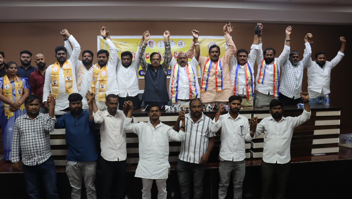BCIntellectuals's tweet photo. ఈరోజు బషీర్ బాగ్ ప్రెస్ క్లబ్ లో జరిగిన అఖిల భారత రజక సంఘం ఆధ్వర్యంలో జరిగిన రజక ఆత్మీయ సమావేశంలో T Chiranjeevulu IAS
#OBC #OBCIndia #OBCRights #OBCReservation #Rajaka Dhobi RajakaCommunity RajakaSamaj OBCUnity OBCEmpowerment SocialJustice BackwardClasses BC BCRights BCUnity https://t.co/U1BmmJm6hi