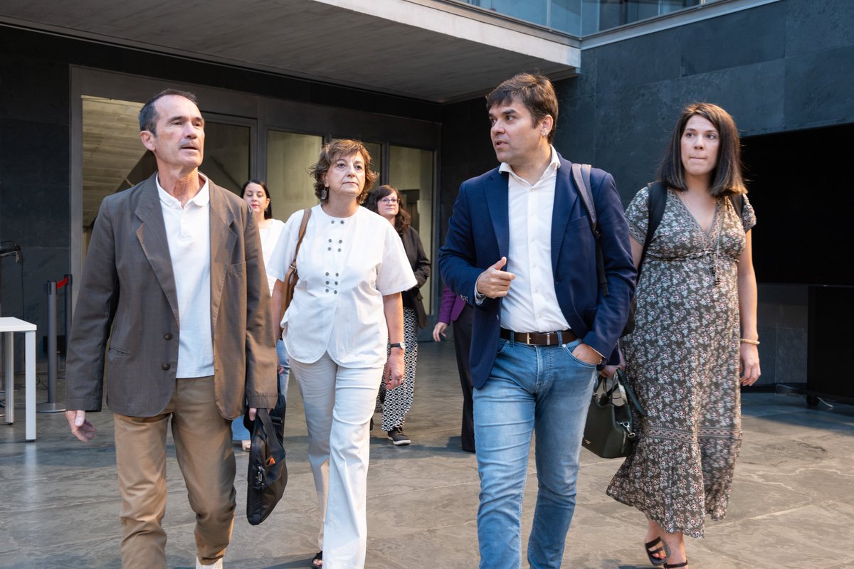 geroabai's tweet photo. 🏛️Celebramos hoy el #DebateEstadoComunidad en @parlamentoNA

📌#Aurrerapausoak aitortuko ditugu, baina zorrotzak izango gara ere ongi kudeatzen ari ez denarekin edo motelegi doazen gauzekin

🔴Jarraitu zuzenean hemen 👇👇

https://t.co/OEuGhCNDsr https://t.co/BFhoN358KM