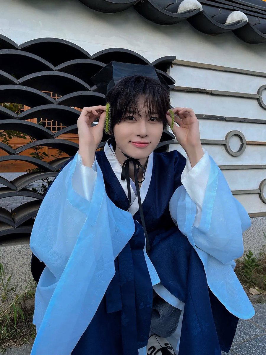 O6S225's tweet photo. 강아지풀로 쓰다듬고 안아줄고임 https://t.co/Yfmiu4ejuC