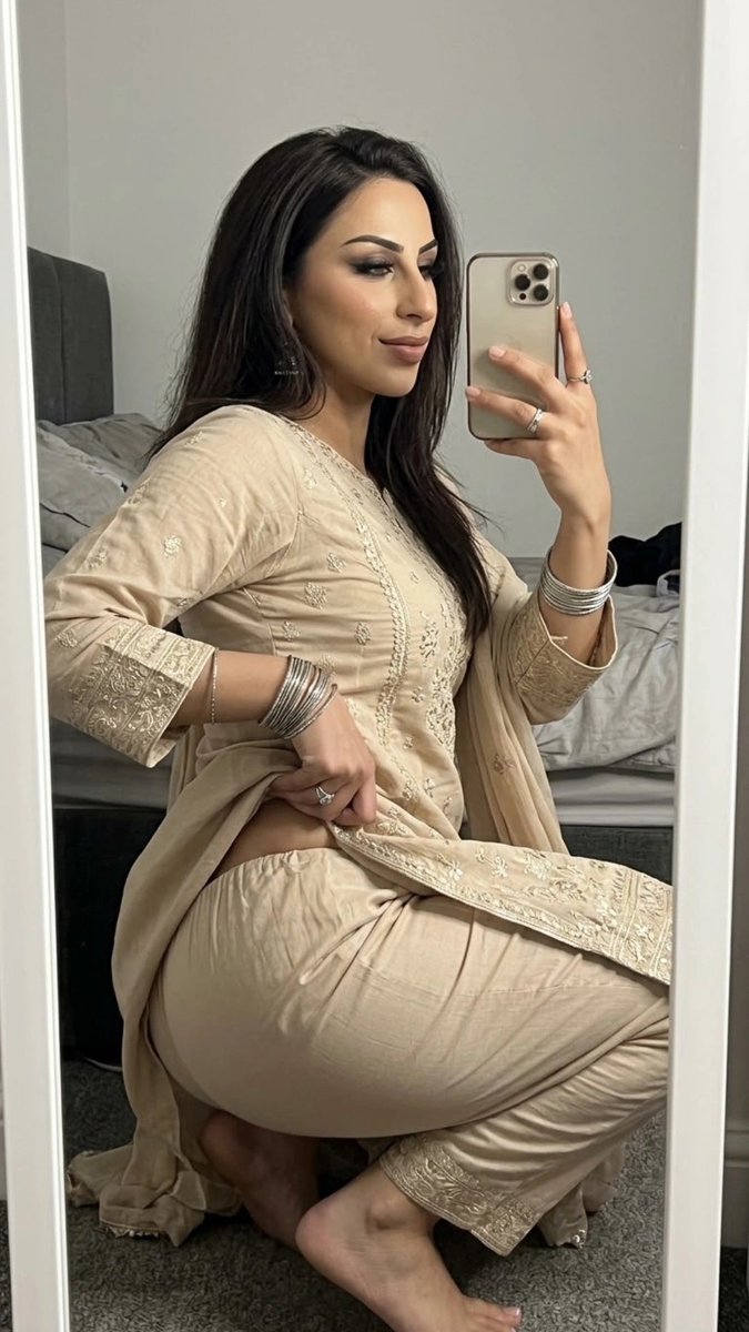 Muscaan_'s tweet photo. Morning with cake 🎂 😈 #fyp  #desi  #paki #ukpaki #trending https://t.co/kuY43MUji9