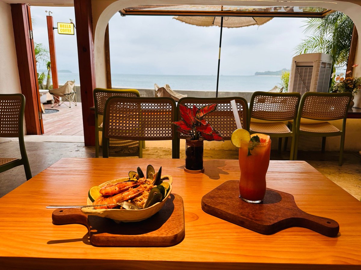 BethannDefpp4y's tweet photo. Just stumbled on a hidden coastal café, sipped fresh mango juice while watching tiny waves dance. Pure perfect Sunday vibes!， https://t.co/3RziphKrSj