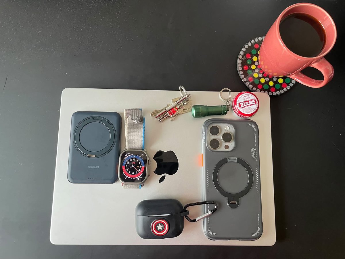 GiftzByDezign's tweet photo. Show me your #EDC ?
#outsidewithTORRAS & #Ostandshot π§‘ #apple #Iphone15ProMax #AppleWatchUltra2 #AirpodsPro #Torras https://t.co/pDEE3ld4Aa