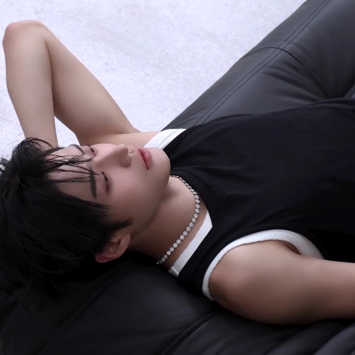 lyviancore's tweet photo. HES SO FINEEEE https://t.co/2xUQzX70lW