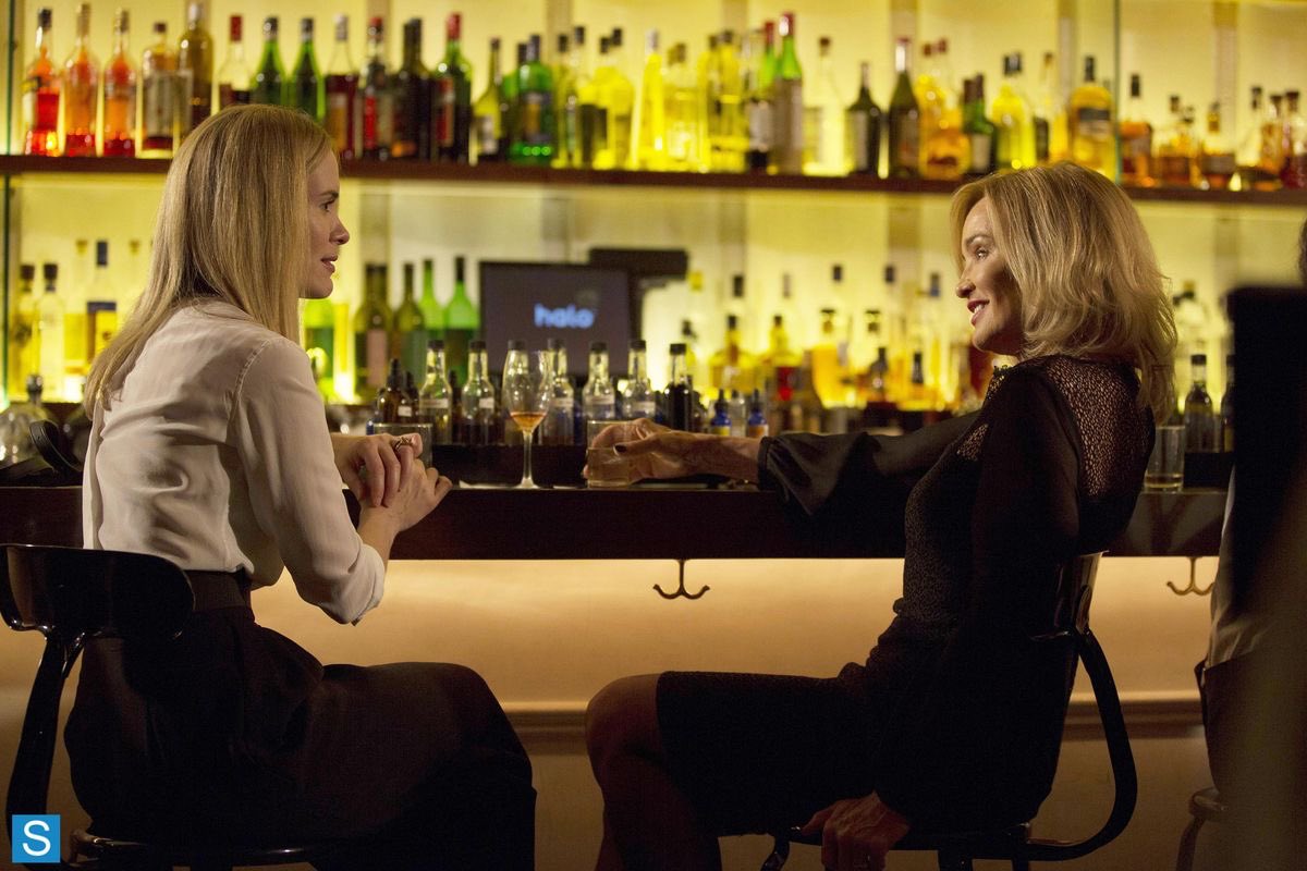 kidmancmr's tweet photo. sarah paulson dizendo que teve uma noite que ela ficou fora com a jessica lange até o sol nascer em um bar e que elas dançaram minha fiona e cordelia https://t.co/quHHPapXDz
