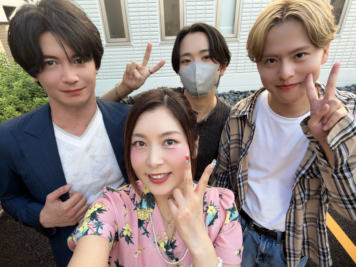 anri731's tweet photo. 本日は「オアシス新大久保店」の皆様と撮影でした🎥✨

自称（？）晴れ女を発揮して超絶快晴☀️！
めちゃくちゃ熱い中での撮影でしたが、無事に最高すぎる撮れ高ゲットです(˶ˆ艸ˆ˵ )ﾌﾌﾌ🔥

かなり良い仕上がりになってるので、みんなぜひ楽しみに待っててね〜！！🙌✨

アイスコーヒーでかい💓🤣

👤ご一緒した皆様
@Joysan2026 
@hibikun22 
@reon_dmcas