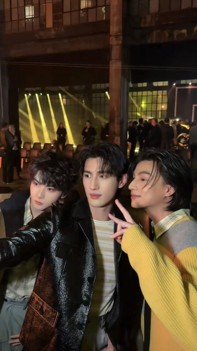 lillianajpeg's tweet photo. Ayden, Elio, and Gulf all together in Ji laoshi’s update... their visuals are seriously off the charts🫠

#Aylio #AylioMFWSS27 
#OnitsukaTigerXAylio https://t.co/ofhMSGiA2S