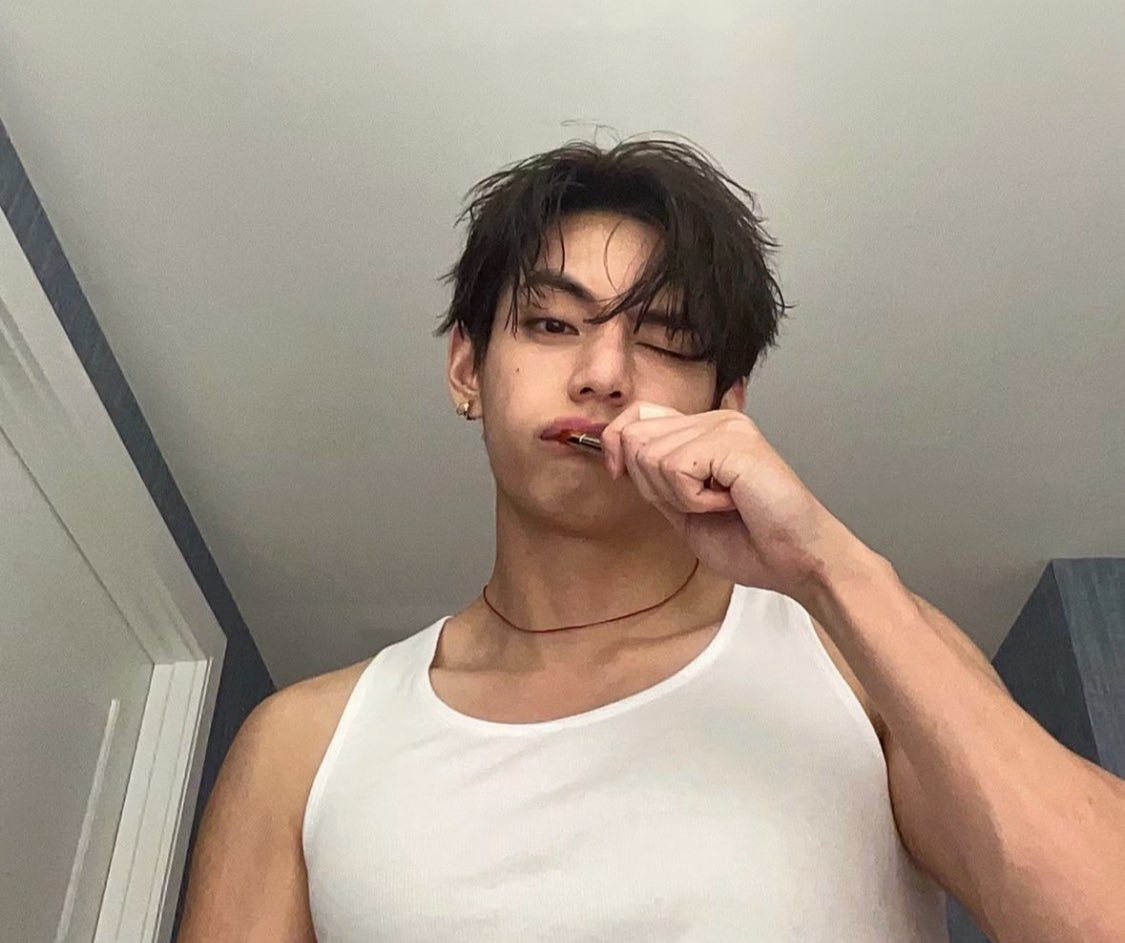 Thvpopbase's tweet photo. OMG KIM TAEHYUNG https://t.co/qLrwoOzgcY