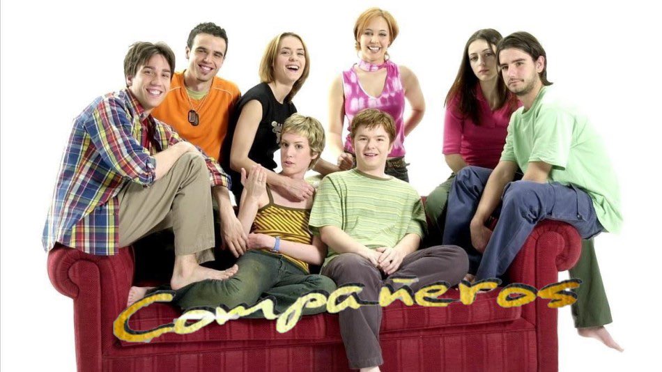 PreviouslySerie's tweet photo. #Compañeros

💥BOMBAZO💥

¡VUELVE LA SERIE DE 1998!

Tras su final en 2002 y una película intermedia en el año 2000, #NoTeFallaré, @atresmediacom trae de vuelta la ficción con UN REVIVAL 25 AÑOS DESPUÉS.

@elmundoes confirma que no se trata de un paso generacional ni un regreso al instituto Azcona, sino un retorno a los personajes del pasado en la actualidad.

Se han confirmado los REGRESOS de Antonio Hortelano y Eva Santolaria como Quimi y Valle, aunque la intención es que vuelva el resto.