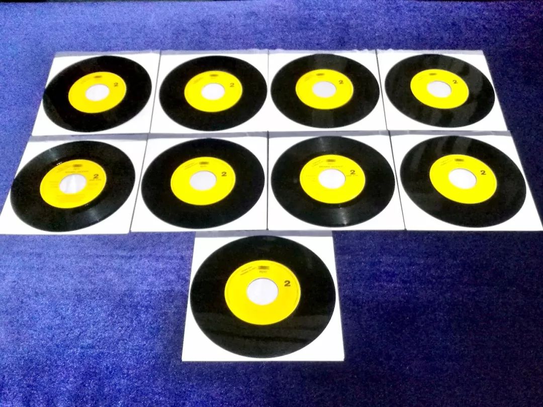 HectorMaliy66o's tweet photo. Found an old vinyl record while spring cleaning—flipping through the cracks of its sleeve, the crackle of the first note hits different, like time wrapped in warm melody. https://t.co/8OTWKvXUHL