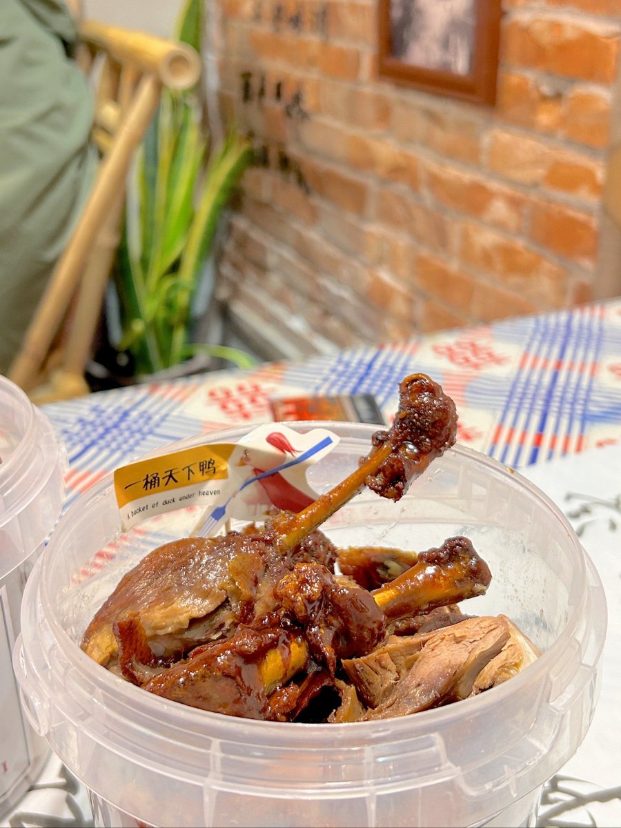 dodo04040's tweet photo. [Just a casual afternoon: quack, shop, chat, shrimps—small joys tied together!] https://t.co/llkDLJYPFf