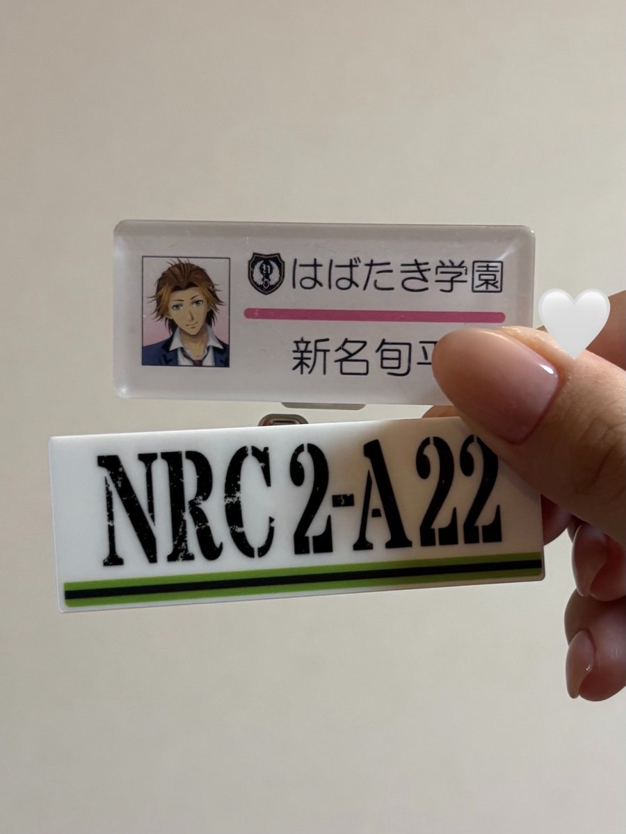 cdbosn's tweet photo. お部屋掃除してたらシルバ一の名札(？)発見したんだけど、ビックサンダーの看板みたいなフォントで笑ってる 出席番号しかないし...(比較:はばたき学園の名札) https://t.co/lVUJ1uanwf