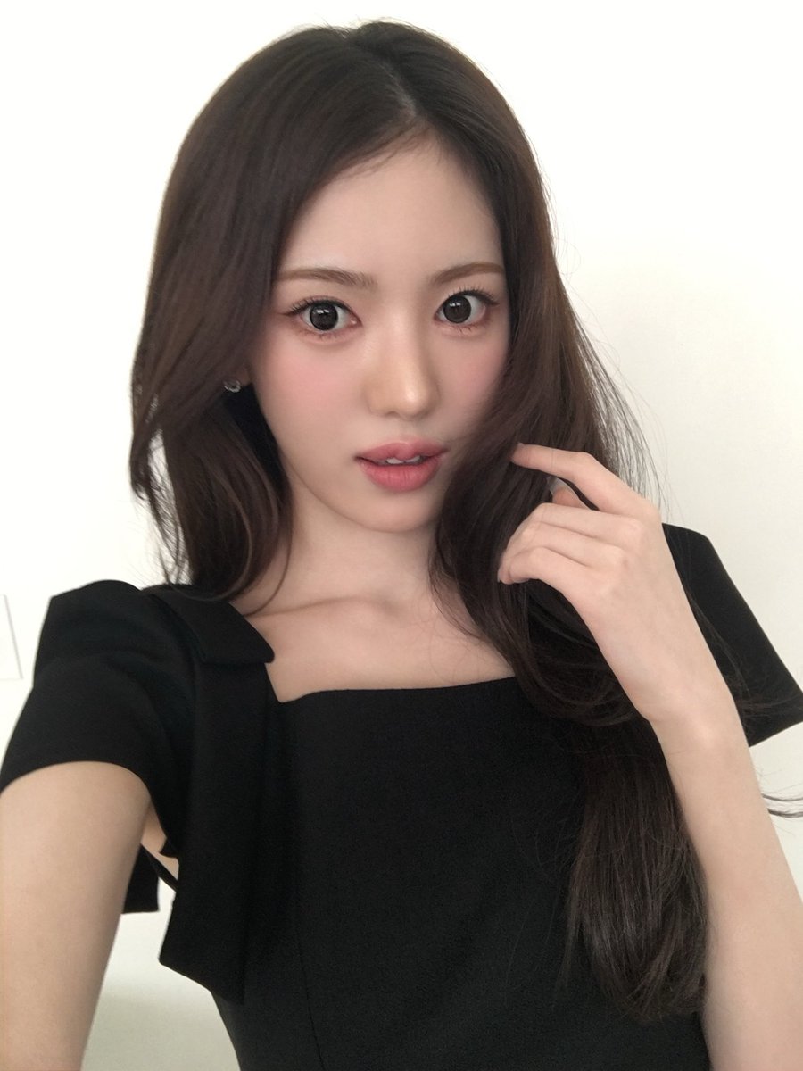 We_KiiiKiii's tweet photo. #KiiiKiii #키키
#SUI #수이
#diorbeauty
#디올뷰티 #루즈디올온스테이지 https://t.co/0ng2KbsdAt