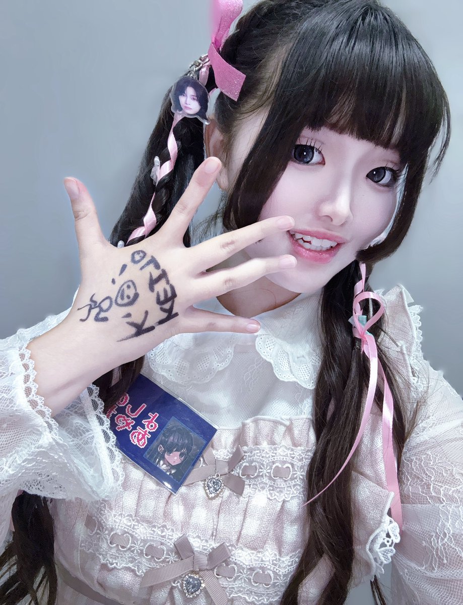 172cm_45kg's tweet photo. ヘアメの写真撮っておけばよかった😭😭😭😭美容院で後ろから撮ってもらえば良かったよ😭😭😭16:30すぎたら終わりだからってタクシーで直行しちゃった💧 https://t.co/rC771Of6mN