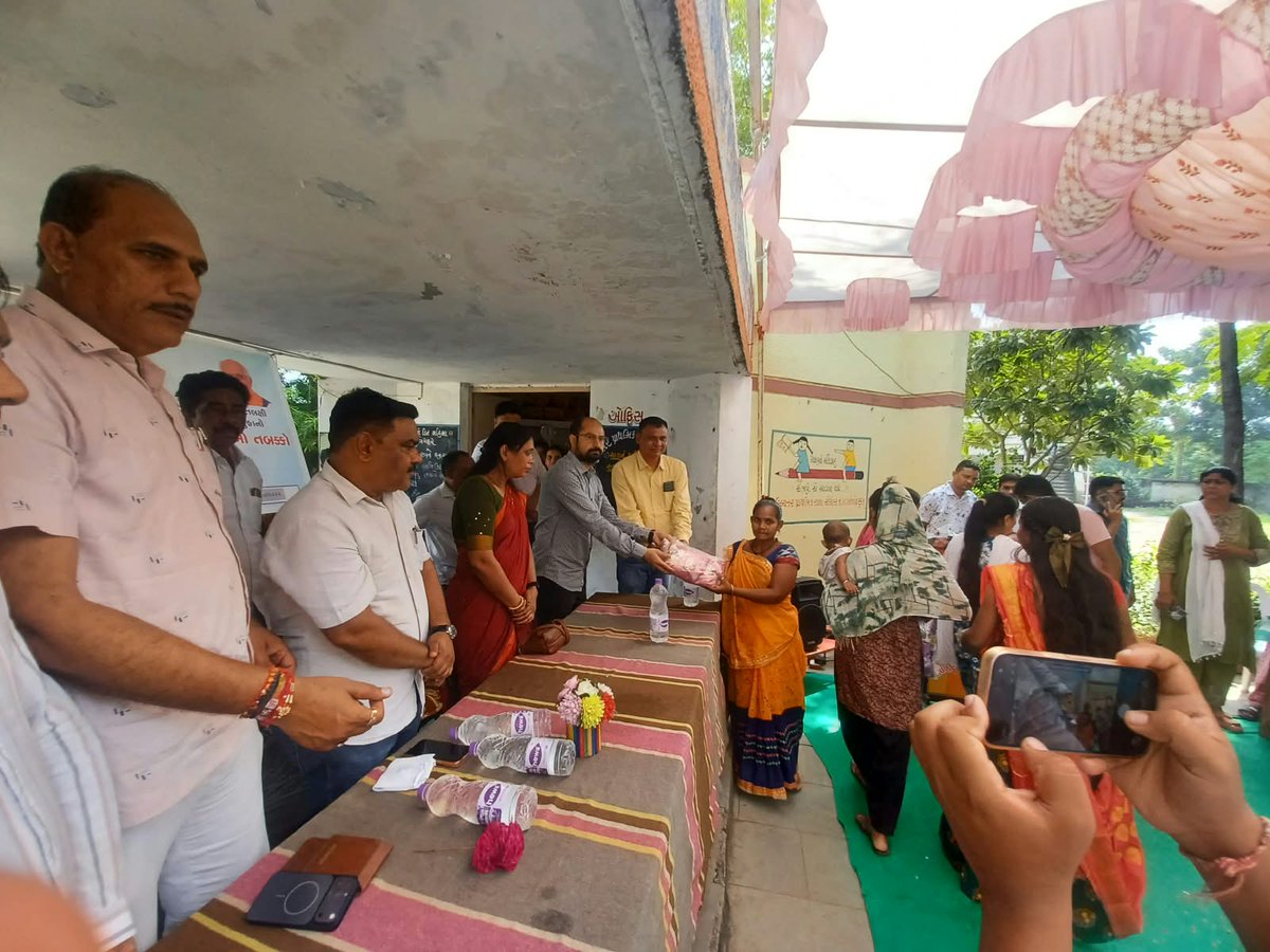 MangrolTdo's tweet photo. આજરોજ તા.૨૪/૦૯/૨૦૨૬ ના "સેવાસેતુ ૨.૧ (ગ્રામ્ય)" કાર્યક્રમ માંગરોળ તાલુકાનાં સીમોદરા તા.માંગરોળ ખાતે કરવામાં આવ્યો. જેમાં પ્રમુખશ્રી તા.પં.માંગરોળ,જીલ્લા સદસ્યશ્રી, તા.પં.માંગરોળના સદસ્યશ્રીઓ તથા ���ધિકારીશ્રીઓ હાજર રહ્યા હતા. https://t.co/FVpc5256YR