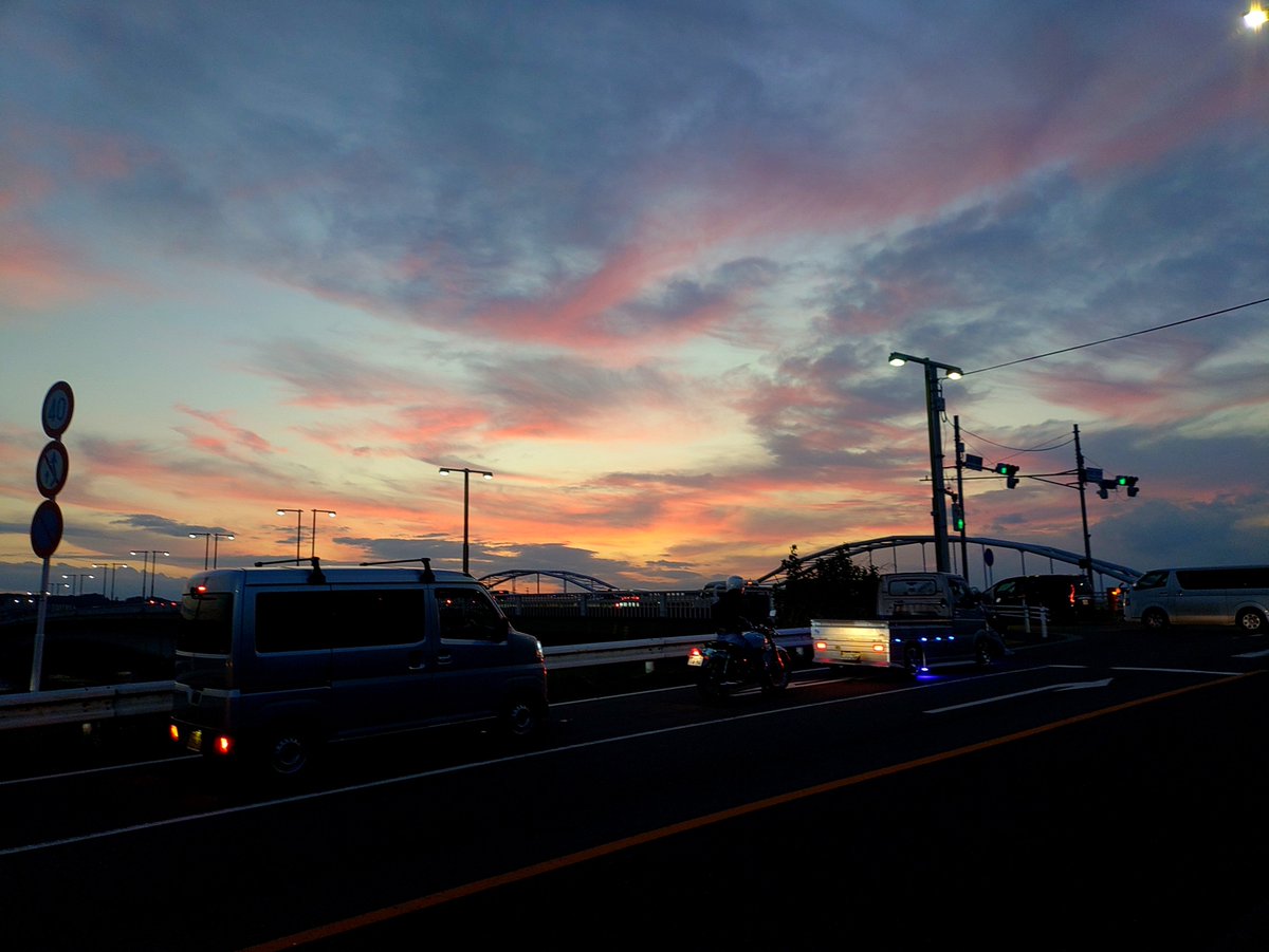 deliver_cat's tweet photo. 多摩川はいいぞ https://t.co/hxzAQTt074
