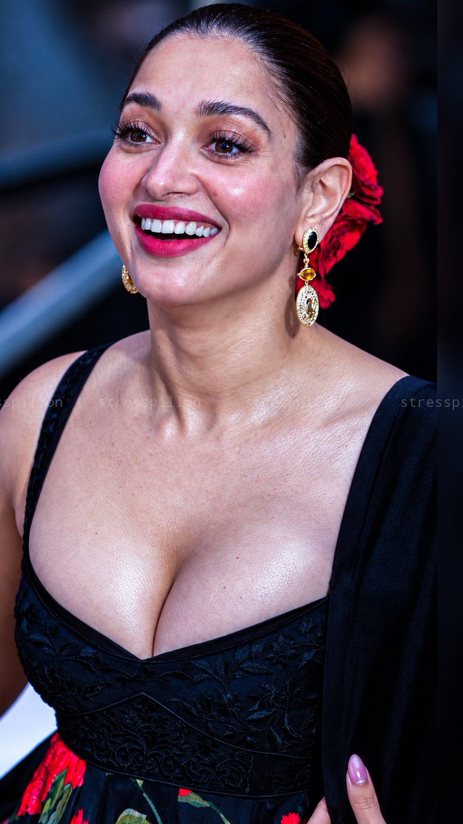 StressPillon's tweet photo. Two eyes not enough..

Tamanna... https://t.co/1c8cZEFRNr