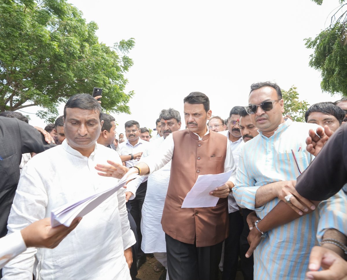 CMOMaharashtra's tweet photo. #Maharashtra #DevendraFadnavis #Washim #FarmerWelfare https://t.co/pWB6V9H8VA