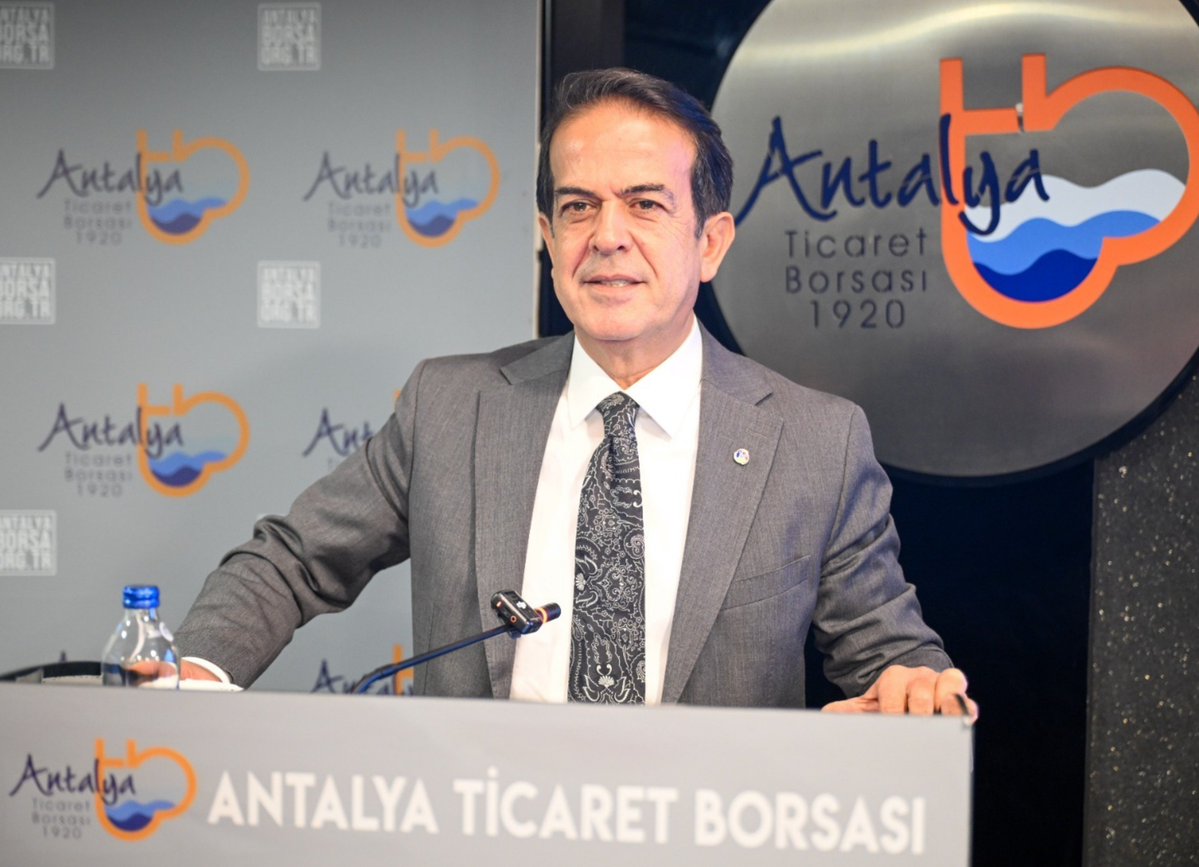 alicandir's tweet photo. 2022-2026 çalışma dönemimizin son Meclis toplantısını, Meclis Başkanımız Erdoğan Ekinci başkanlığında gerçekleştirdik. Geride bıraktığımız dört yılda, Borsamız için ortak akılla, dayanışmayla ve aynı sorumluluk duygusuyla birlikte çalıştık. Bu yolculukta emeği, katkısı ve desteği olan meslek komitesi üyelerimize, Meclis üyelerimize, Yönetim Kurulu üyesi arkadaşlarıma ve çalışma arkadaşlarıma teşekkür ediyorum.