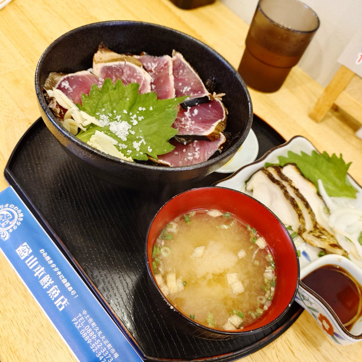 capi_okapi's tweet photo. 白柴キャンツー1355km①
〜久礼大正町市場編〜

#柴犬 #久礼大正町市場 #鰹たたき #ゆすはらキャンプ場 #shibainu https://t.co/pjErvPHiV9