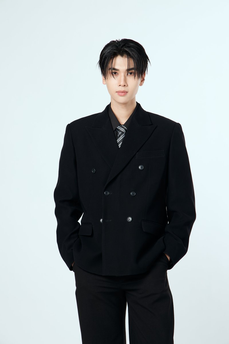 _24News_'s tweet photo. “ลีน่า” และ “ดัง” เตรียมร่วมคิกออฟ CENTRAL DOLCE ITALIA 2026 29 ก.ย. 2569 ณ THE ATRIUM ชั้น G ห้างเซ็นทรัลชิดลม

#dunknatachai #lalinalena

ปลายเดือนนี้มีนัดกับสองคนฮอต! “ลีน่า–ลลินา ชูเอ็ทท์” และ “ดัง–ณัฎฐ์ฐชัย บุญประเสริฐ” เตรียมมาร่วมคิกออฟ “CENTRAL DOLCE ITALIA 2026” พร้อมถ่ายทอดเสน่ห์แฟชั่นและไลฟ์สไตล์แบบ Made in Italy ใครอยากเจอทั้งสองคน กดเซฟวัน ไว้เลย วันอังคารที่ 29 กันยายน 2569 เวลา 18.00–20.00 น. ณ THE ATRIUM ชั้น G ห้างเซ็นทรัลชิดลม!

ครั้งนี้ ห้างสรรพสินค้าเซ็นทรัล จับมือกับสถานเอกอัครราชทูตอิตาลีประจำประเทศไทย และสำนักงานพาณิชย์ อิตาเลียนประจำประเทศไทย (ITA/ICE) รวมเสน่ห์แฟชั่น ศิลปะ วัฒนธรรม และงานฝีมืออิตาลี ไว้ในคอนเซ็ปต์ “ARCHITECTURE IN STYLE” พร้อมไอเทมจากแบรนด์อิตาลีชั้นนำ ตั้งแต่เสื้อผ้า รองเท้า กระเป๋า เครื่องประดับ บิวตี้ น้ำหอม ไปจนถึงของแต่งบ้าน แถมมี  5 แบรนด์ใหม่ OKKIA, GASSA D’AMANTE, INZU, LORISTELLA และ MARNI KIDS ที่นำคอลเลกชันใหม่มาจำหน่ายอย่างเป็นทางการครั้งแรกในเมืองไทยเฉพาะงานนี้

ส่วนลีน่าและดังจะมาในลุคไหน จะถ่ายทอดอิตาเลียนสไตล์ออกมาเก๋แค่ไหน ต้องรอดูวันงาน! แฟน ๆ เตรียมเจอคนโปรด  ส่วนสายแฟเตรียมส่องไอเดียแต่งตัวกันได้เลย  คนรักอิตาเลียนไลฟ์สไตล์ยังช้อปกันได้เต็มที่ พร้อมเตรียมสนุกกับกิจกรรมทุกสัปดาห์และโปรโมชันพิเศษตลอดงานกับ “CENTRAL DOLCE ITALIA 2026” ได้ตั้งแต่วันที่ 29 กันยายน – 24 พฤศจิกายน 2569 ที่ห้างเซ็นทรัลชิดลม, ห้างเซ็นทรัลเชียงใหม่ และห้างเซ็นทรัลภูเก็ต รวมถึงหลากหลายช่องทางการช้อป ทั้ง Central App, https://t.co/yEq0w7h0gw, Central Chat & Shop ผ่าน LINE Official @centralofficial, Central Personal Shopper บริการชมสินค้าแบบเรียลไทม์กับผู้ช่วยช้อปส่วนตัว, Inbox ทาง Facebook: Central Department Store รวมถึง CENNI ผู้ช่วยช้อป AI อัจฉริยะ ที่ช่วยให้ลูกค้าค้นพบสิ่งที่ใช่ได้ในแชตเดียว