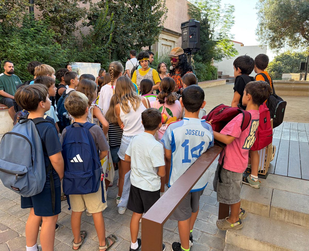 vilassardedalt's tweet photo. En el marc de la Setmana Europea de la Mobilitat, Vilassar ha celebrat aquest dimecres el Dia sense cotxes. Una jornada en què els alumnes de les tres escoles de primària del municipi han omplert els carrers de colors, jocs i activitats.

ℹ️https://t.co/94Y9KbMIRK https://t.co/eB0OWuw66W