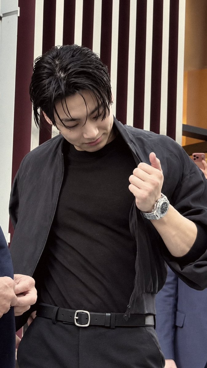 Jkthvva's tweet photo. JEON JUNGKOOK!!!!!! https://t.co/Pa1KboGBIn