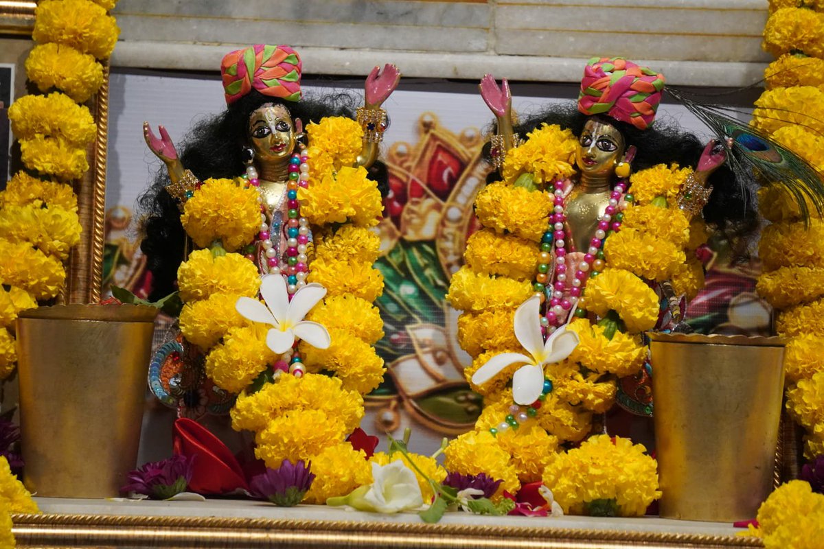 Iskcon_vvn's tweet photo. —❀꧁𝐻𝑎𝑟𝑒 𝐾𝑟𝑖𝑠ℎ𝑛𝑎꧂❀—
🌿🛕Shringar Darshan🛕🌿
—❀꧁24-09-2026꧂❀—
🌹 Sri Sri Radha Giridhariji🌹 
🌷ISKCON VVN Anand🌷
—❀꧁𝐻𝑎𝑟𝑒 𝐾𝑟𝑖𝑠ℎ𝑛𝑎꧂❀— https://t.co/6HA8HrUw84