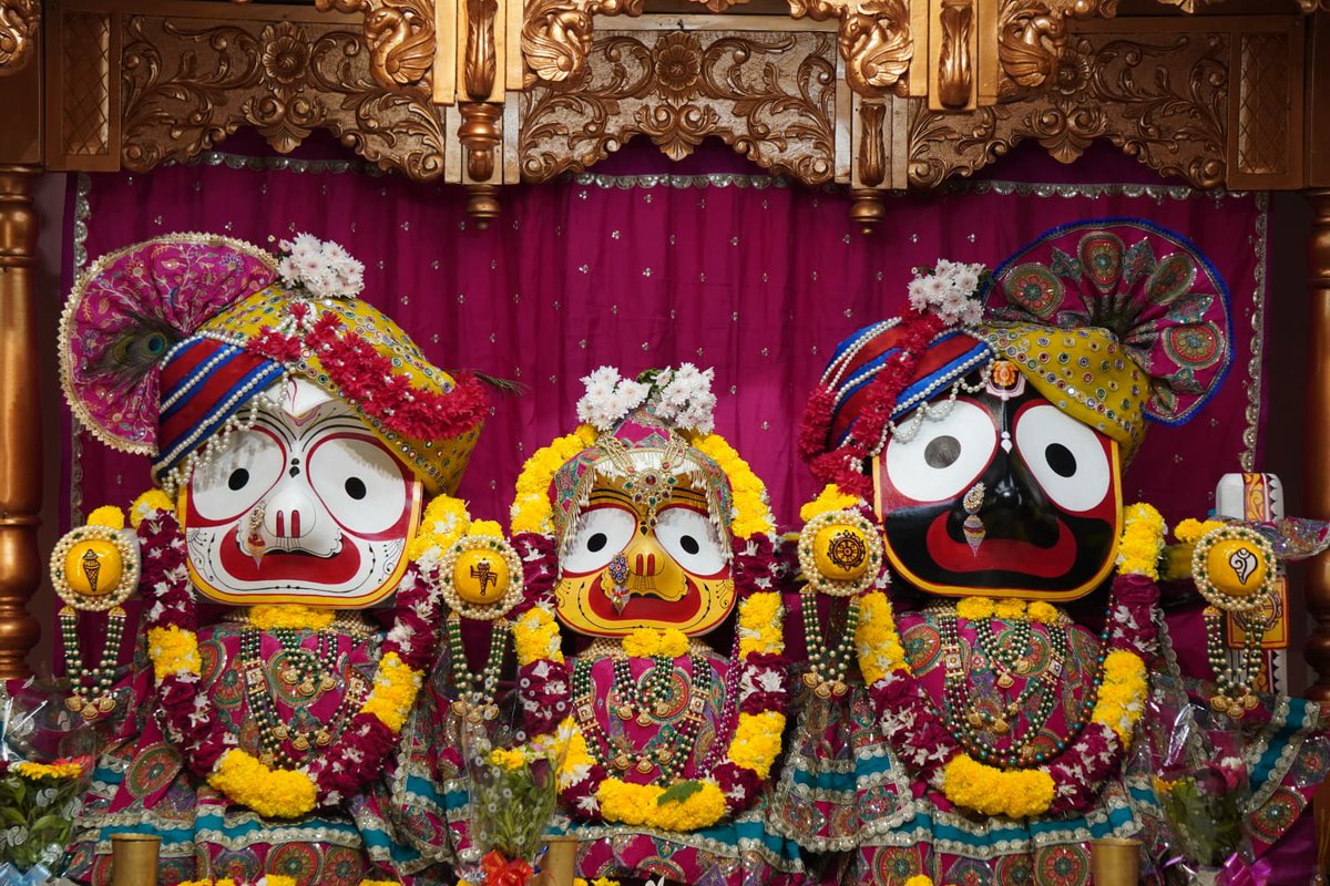 Iskcon_vvn's tweet photo. —❀꧁𝐻𝑎𝑟𝑒 𝐾𝑟𝑖𝑠ℎ𝑛𝑎꧂❀—
🌿🛕Shringar Darshan🛕🌿
—❀꧁24-09-2026꧂❀—
🌹 Sri Sri Radha Giridhariji🌹 
🌷ISKCON VVN Anand🌷
—❀꧁𝐻𝑎𝑟𝑒 𝐾𝑟𝑖𝑠ℎ𝑛𝑎꧂❀— https://t.co/6HA8HrUw84