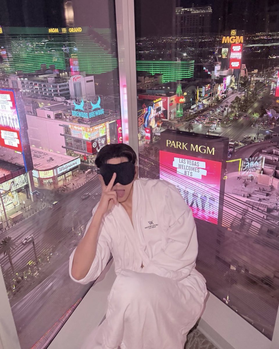 vantegirllie's tweet photo. I love these types of taehyung pics that scream they weren’t taken for us 😭 https://t.co/F1d6Hv9E6C