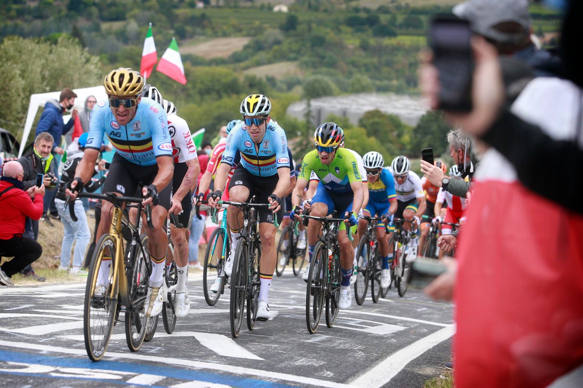 Domestique___'s tweet photo. 🇧🇪 Benoot on Roglič not helping Van Aert at Imola 2020 Worlds: 

🗣️"Roglič had nothing to lose. It wasn't as if he had to chase down a compatriot; the rider in question was French. But I know Primož a bit better now. I can't recall ever seeing him take the lead at the World Championships, not even for Pogačar. It’s in his DNA.”

📰 https://t.co/Kni8HxjZOw

📸 Cor Vos