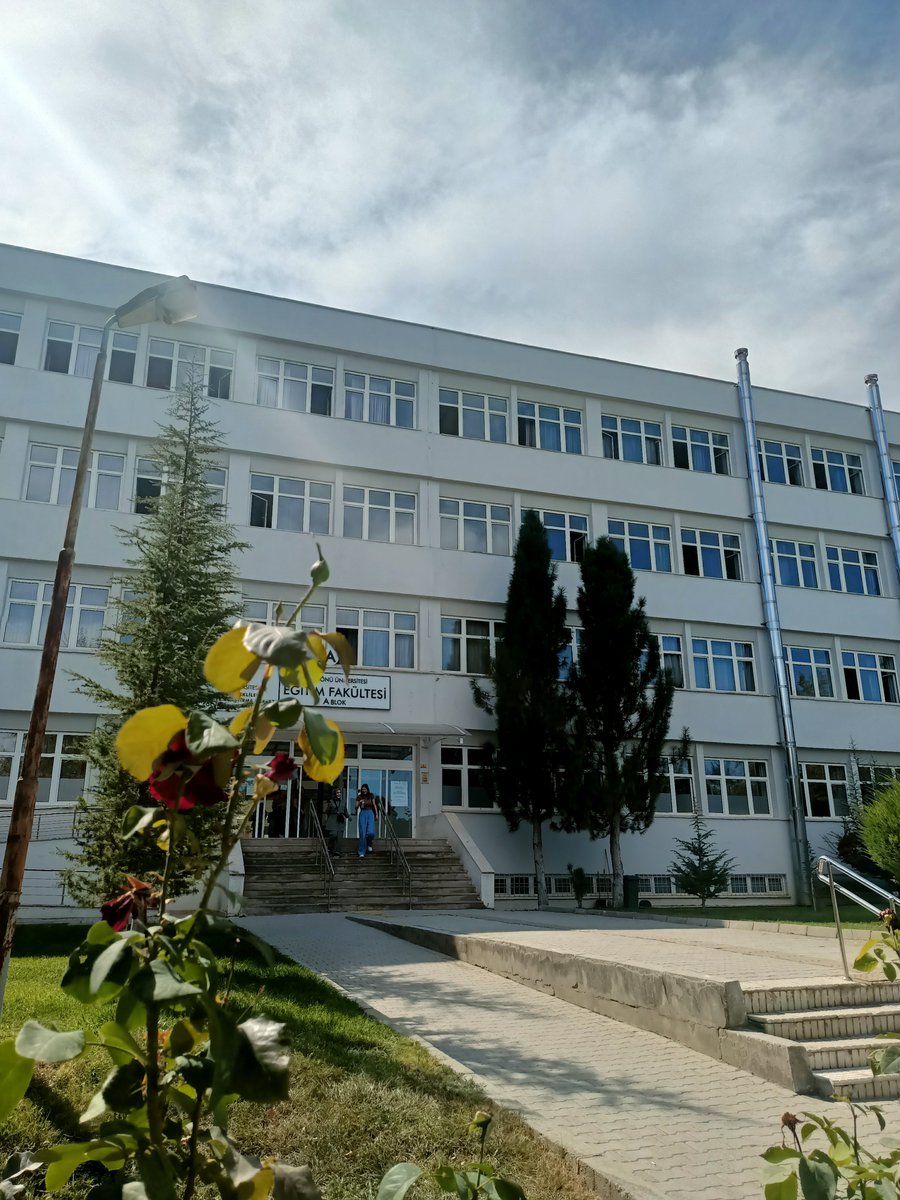 perestisile's tweet photo. sekiz yıl babaannecim🥰🥰 sürgün öğretim🥳🥳🥳🥳 https://t.co/9Gtz0K4PuL