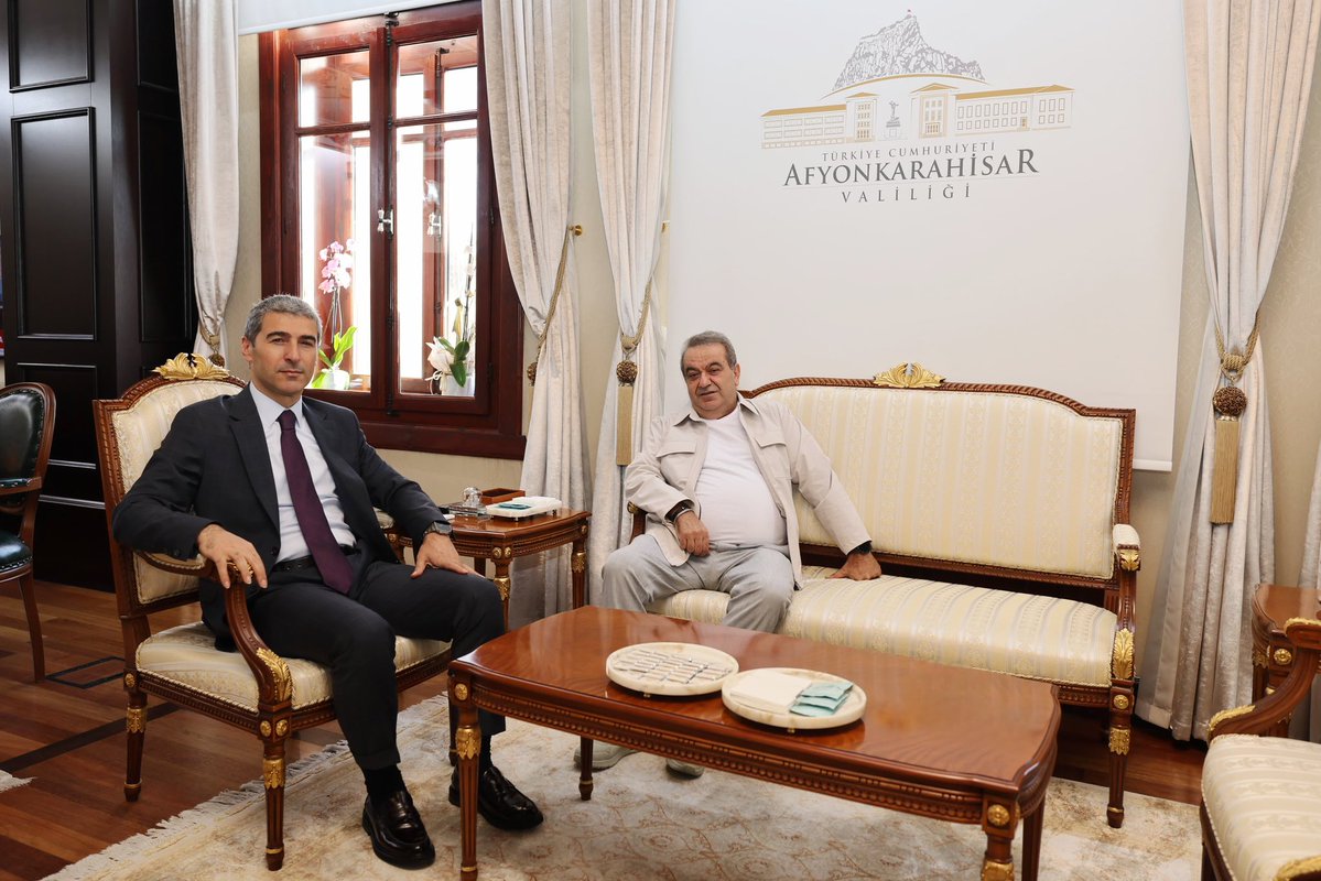 AfyonValiligi's tweet photo. Valimiz Dr. Naci Aktaş’ı,

🔸İş insanları Ümit Çelikten, Fikret Özcan ve Bahattin Atalay,
🔸Birlik Vakfı Afyonkarahisar Şube Başkanı Eyüp Aksoy,

ve beraberindekiler ziyaret etti. https://t.co/UU4VfZnUOI