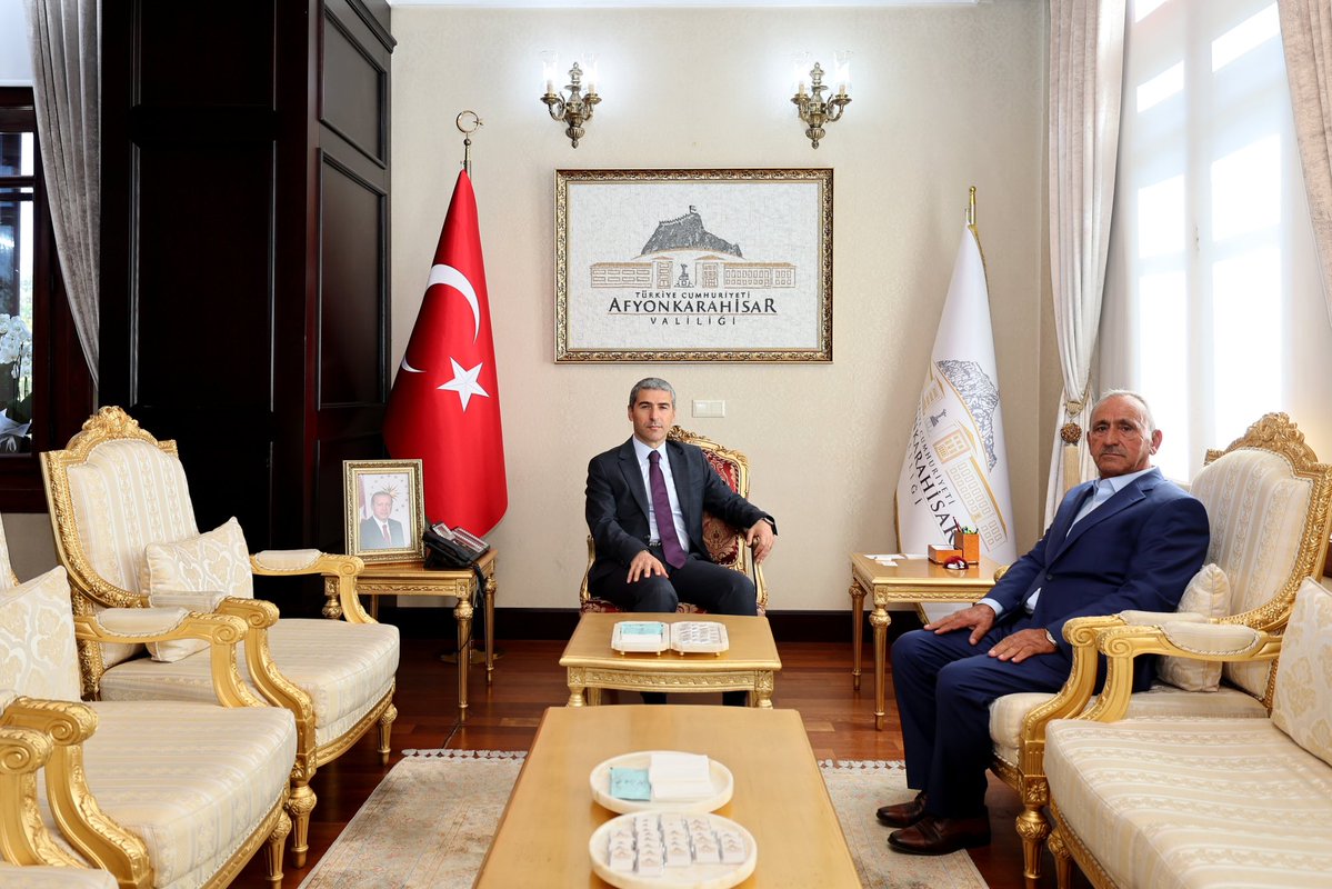 AfyonValiligi's tweet photo. Valimiz Dr. Naci Aktaş’ı,

🔸İş insanları Ümit Çelikten, Fikret Özcan ve Bahattin Atalay,
🔸Birlik Vakfı Afyonkarahisar Şube Başkanı Eyüp Aksoy,

ve beraberindekiler ziyaret etti. https://t.co/UU4VfZnUOI