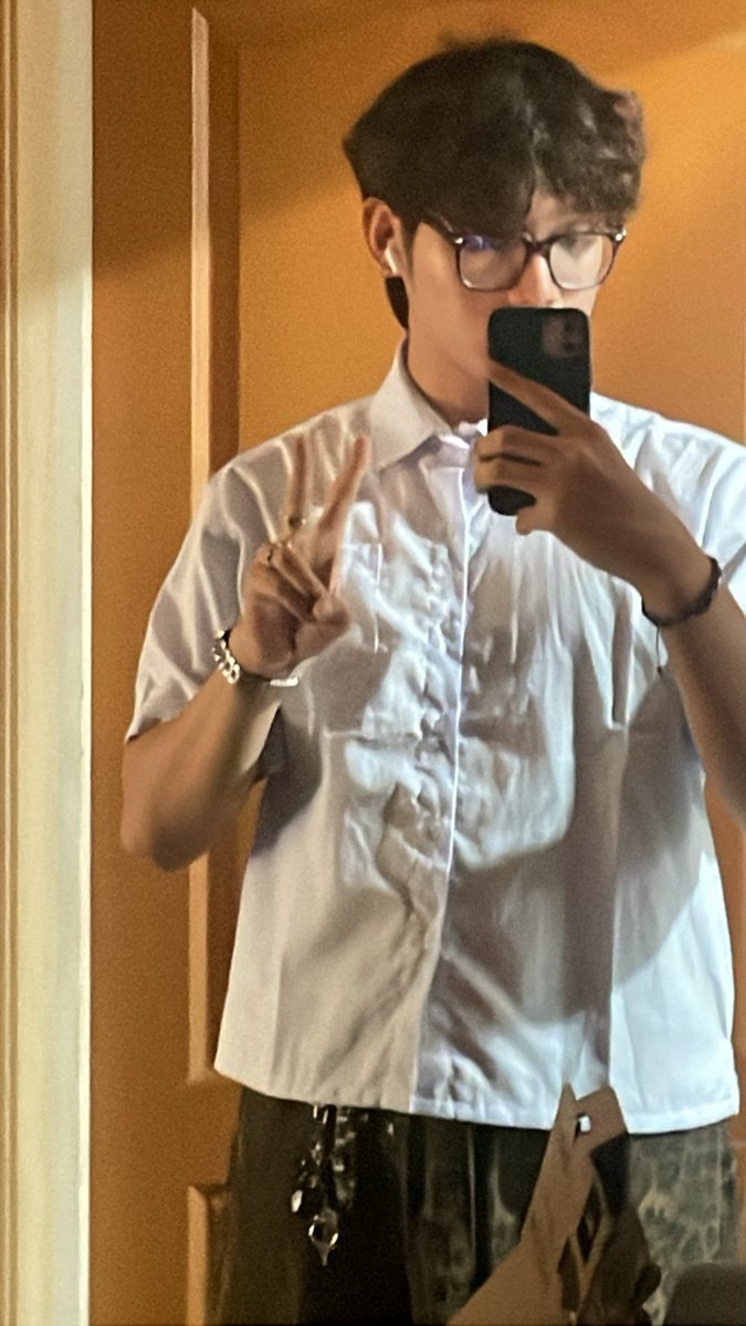 Forrealuhsy's tweet photo. ไม่รักก้ได้ but telling me sometimes https://t.co/glbSzq566r