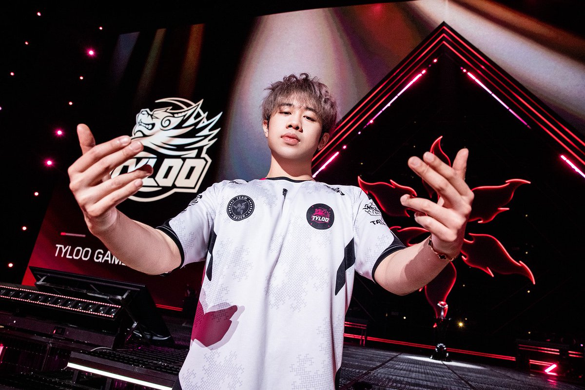 SiuFat's tweet photo. VALORANT CHAMPIONS START TODAY 

FRAG OR DIE !🔥 https://t.co/Y6X86NAME9