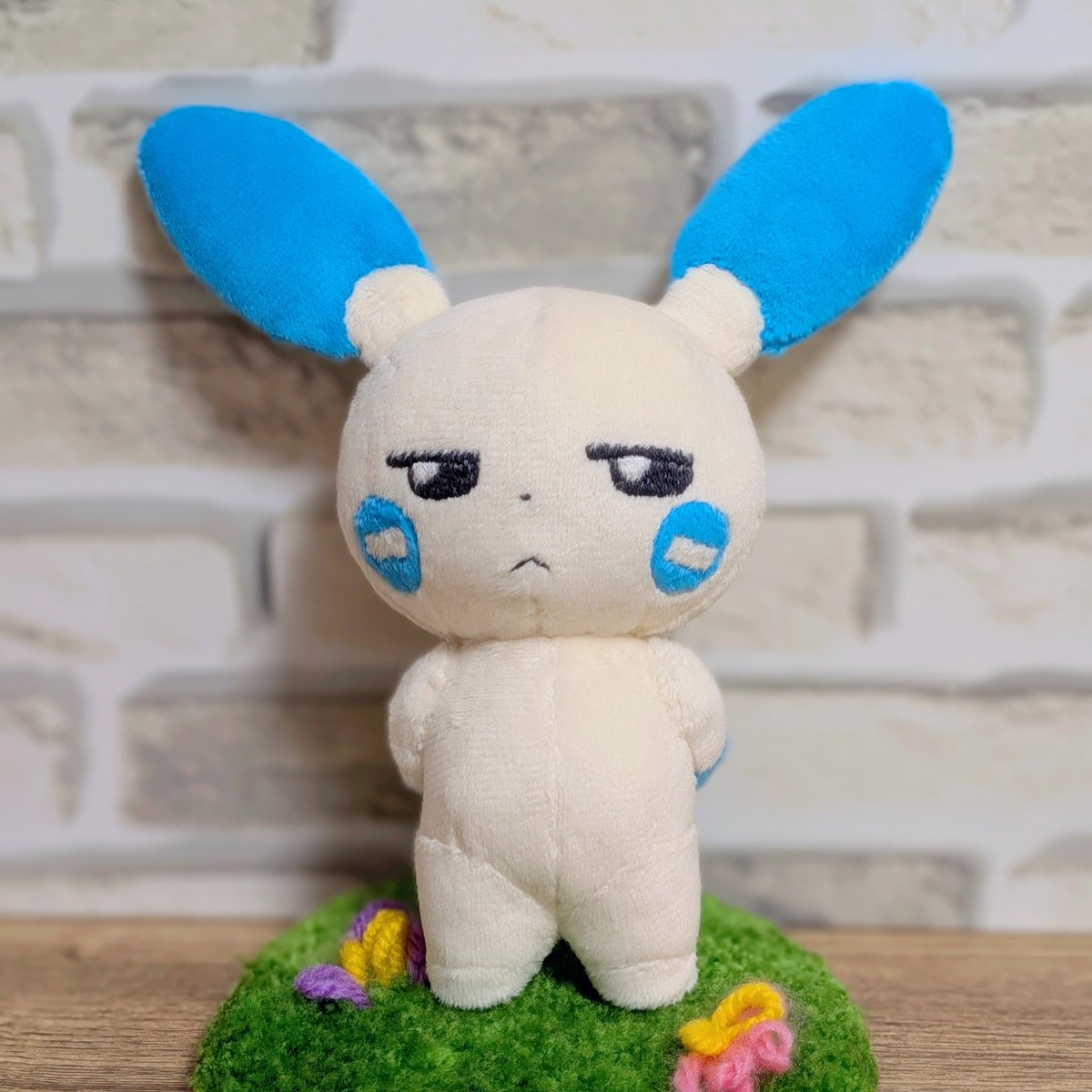 owl194atelier's tweet photo. ジト目マイナンのぬいぐるみ
完成しました！🥳
手を後ろにしているポーズの再現が
難しかったです⋯！
＃ポケモン手芸部　＃マイナン https://t.co/XujaXHVjHK