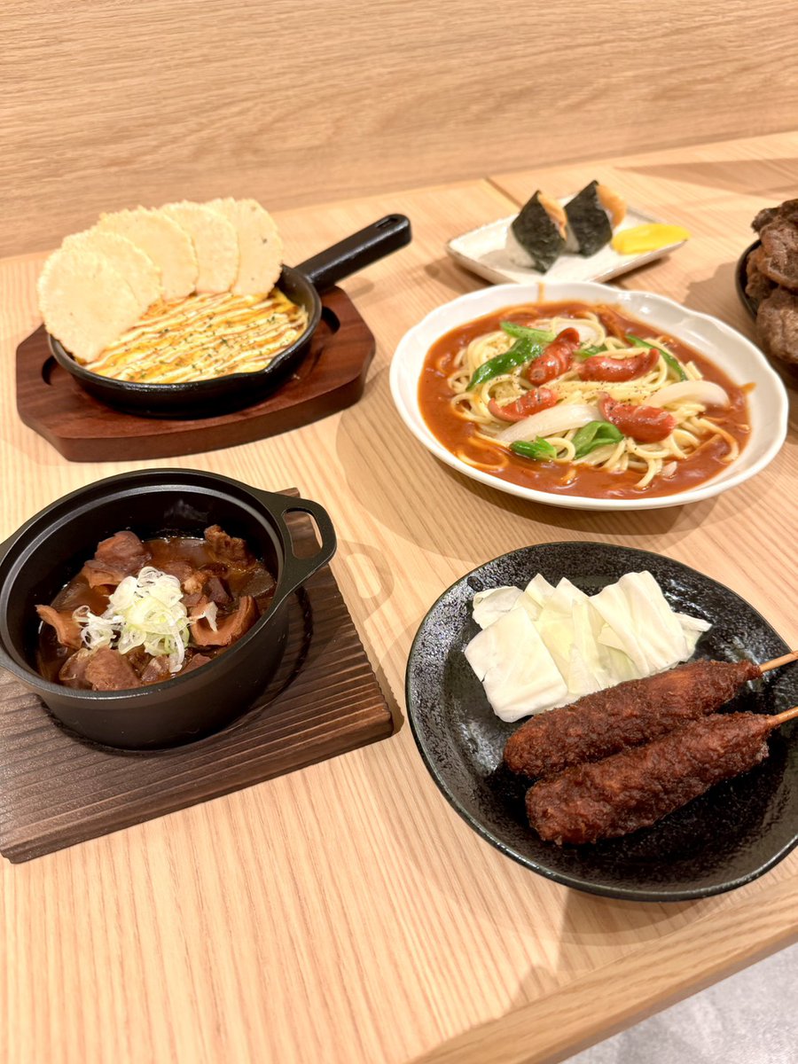sendai_tushin's tweet photo. 🍺＼仙台に「世界の山ちゃん」が明日OPEN！／🍗

「世界の山ちゃん 仙台朝市通り店」が9/25(金)いよいよオープン🎉
名物「幻の手羽先」はもちろん、名古屋めしも勢ぞろい✨

仙台一番町店との2店舗をめぐるオープン記念企画も👀
手羽先×ビール、この組み合わせはたまりません…！🍻
ぜひ行ってみて♪ https://t.co/C97pGh8TNL