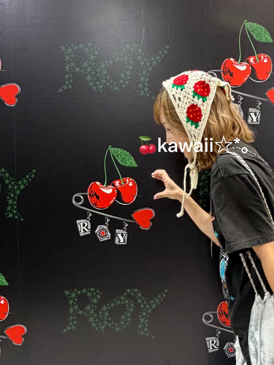 1219Richan_'s tweet photo. 行くならRoy身につけなさいよ！
って自分が1番思ってます！！！>”<

せめてものライブTでせめてもの🍓で

新作とかすごく可愛かったんだけどサイズが大きすぎるのが多くて断念(`¤´;)ヾ
運命の出会いまたできるといいな~✨️
@roy_official20 
@LiSA_OLiVE 
名古屋に来てくれてありがとうございます💓 https://t.co/J6iWQfvvvW