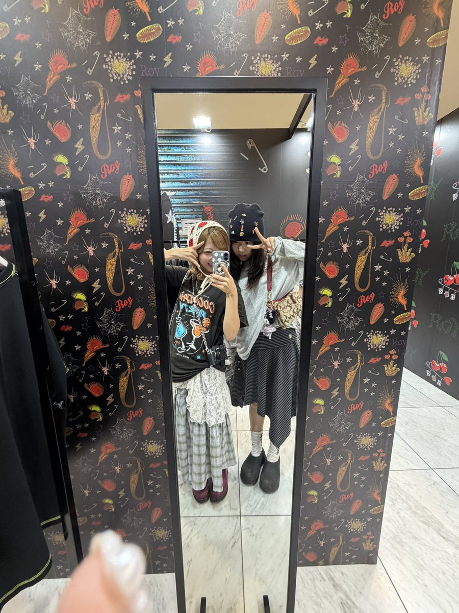 1219Richan_'s tweet photo. 行くならRoy身につけなさいよ！
って自分が1番思ってます！！！>”<

せめてものライブTでせめてもの🍓で

新作とかすごく可愛かったんだけどサイズが大きすぎるのが多くて断念(`¤´;)ヾ
運命の出会いまたできるといいな~✨️
@roy_official20 
@LiSA_OLiVE 
名古屋に来てくれてありがとうございます💓 https://t.co/J6iWQfvvvW