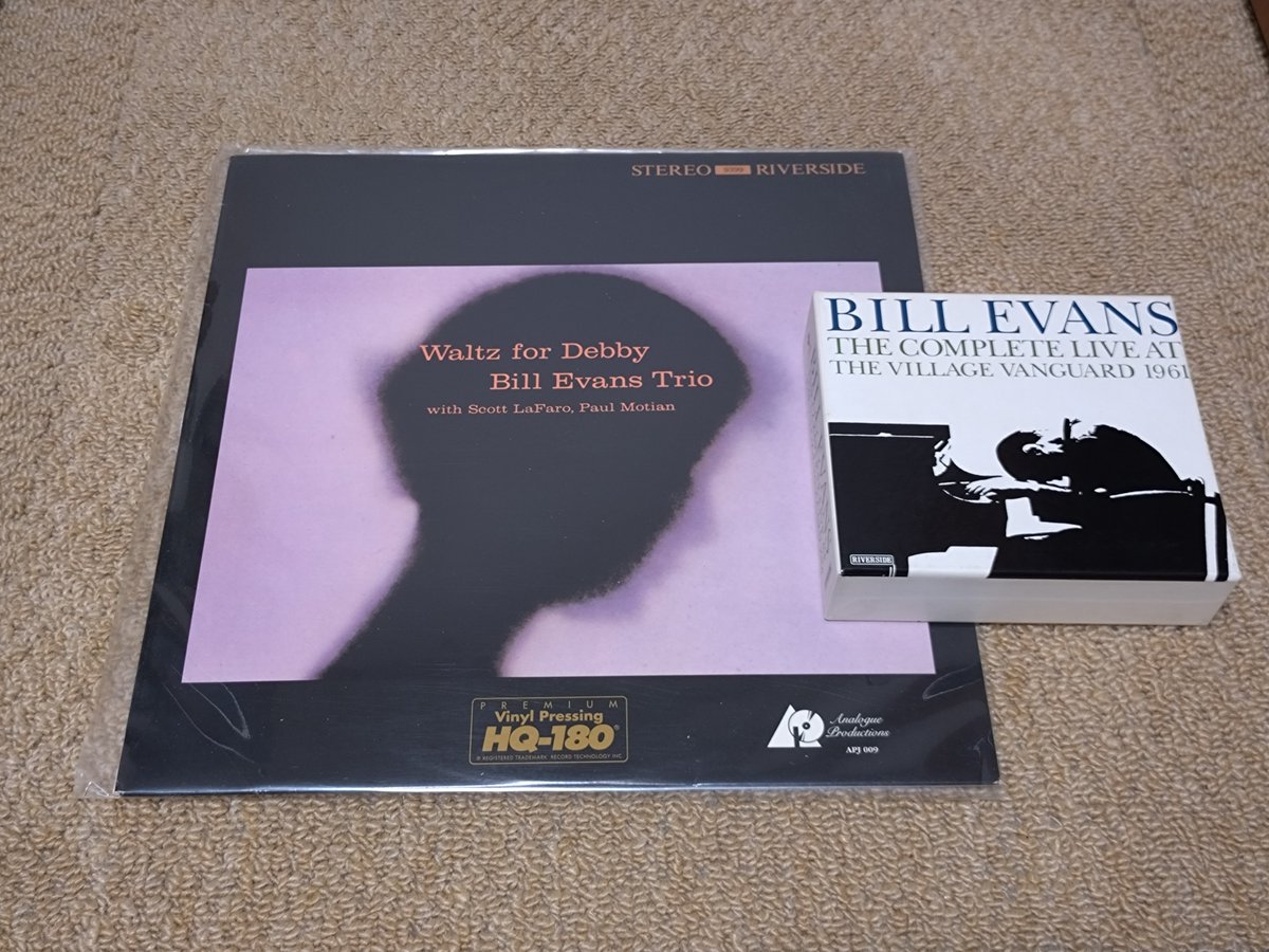 itumojazz's tweet photo. CDで聴くとスコット・ラファロ（b）の躍動感が凄いと気付き、この頃毎日。
エバンス（p）はLPか。 https://t.co/90XnxVpxww